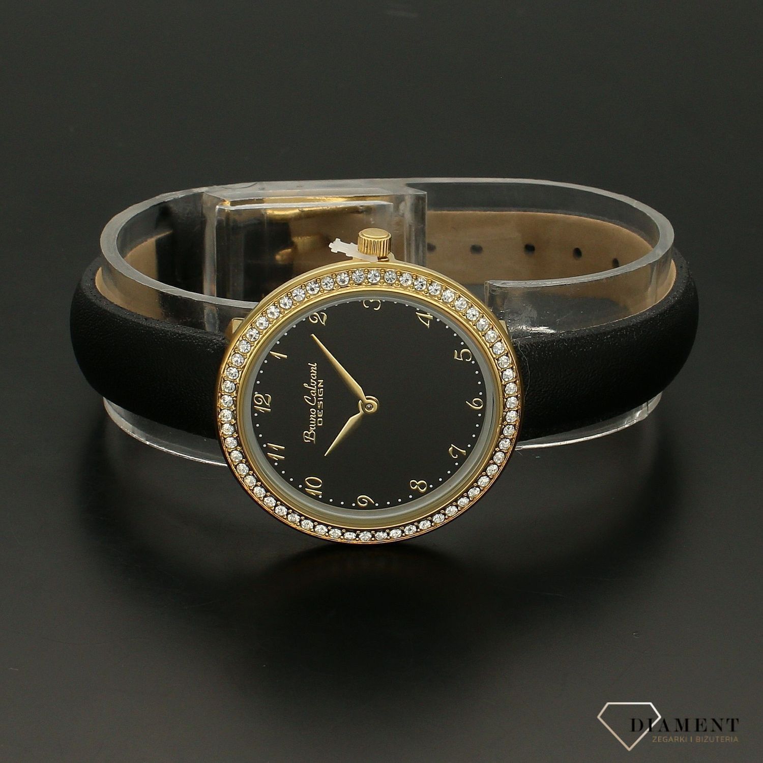 Zegarek damski na czarnym pasku Bruno Calvani BC9894 GOLD CZARNA TARCZA. Zegarek damski na czarnym pasku Bruno Calvani wyposażony jest w kwarcowy mechanizm, zasilany za pomocą baterii. Zegarek z cyrkoniami. Zegarek damski  ( (3).jpg